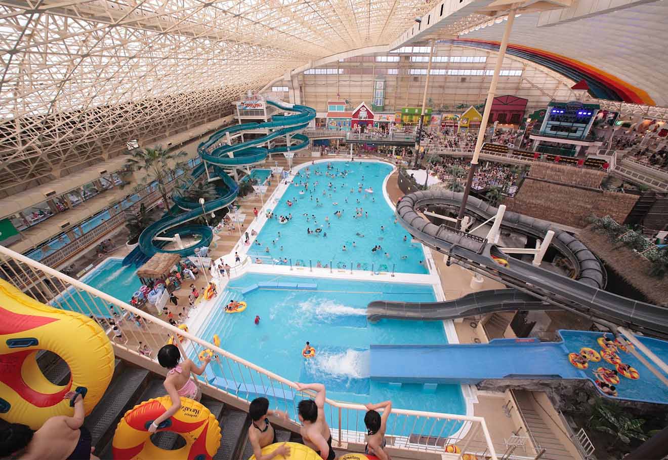 スパリゾートハワイアンズの館内風景